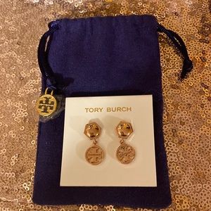 NWT Tory Burch rose gold logo drop earrings, for pierced ears, new with logo bag